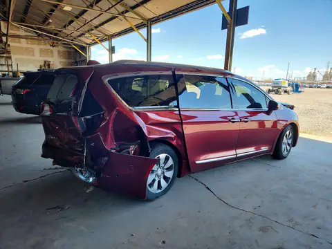 2C4RC1N77JR183415 — 2018 Chrysler Pacifica, photo 3 from Copart 30.09.2026, Front end