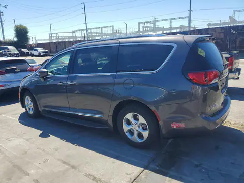 2018 Chrysler Pacifica VIN 2C4RC1L77JR124853 фото 2