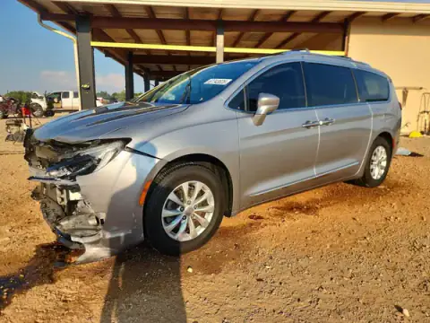 2C4RC1BG9JR306667 — 2018 Chrysler Pacifica, Parte trasera (Rear End), fotos antes de reparar