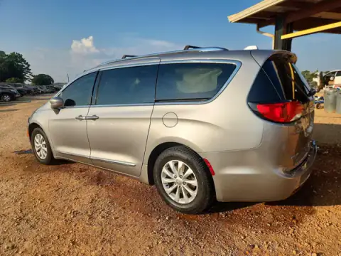 2C4RC1BG9JR306667 — 2018 Chrysler Pacifica, photo 2 from Copart 21.10.2026, Rear end