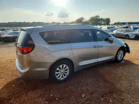 2C4RC1BG9JR306667 — 2018 Chrysler Pacifica, photo 3 from Copart 21.10.2026, Rear end