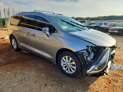 2C4RC1BG9JR306667 — 2018 Chrysler Pacifica, photo 4 from Copart 21.10.2026, Rear end