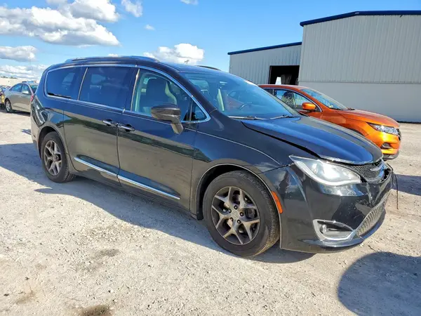 2C4RC1EG7JR227560 — 2018 Chrysler Pacifica, zdjęcie 4 z Copart, Przód