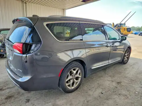 2C4RC1GG1JR186484 — 2018 Chrysler Pacifica, photo 3 from Copart, Rear end