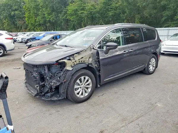 2C4RC1BG5JR104246 — 2018 Chrysler Pacifica, Front end (Front End), before-repair photos