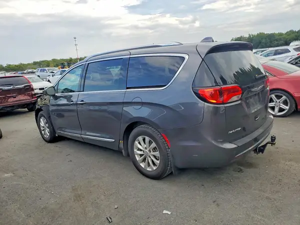 2C4RC1BG5JR104246 — 2018 Chrysler Pacifica, zdjęcie 2 z Copart 06.10.2026, Przód