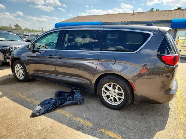 2C4RC1DG0JR310538 — 2018 Chrysler Pacifica, photo 2 from Copart, Front end