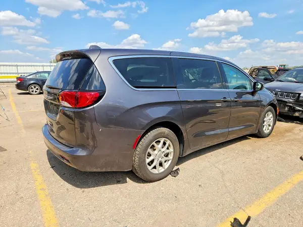 2C4RC1DG0JR310538 — 2018 Chrysler Pacifica, photo 3 from Copart, Front end