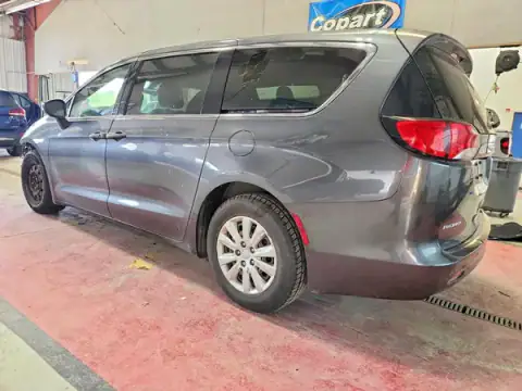 2C4RC1AG6JR139623 — 2018 Chrysler Pacifica, zdjęcie 2 z Copart 05.10.2026, Przód