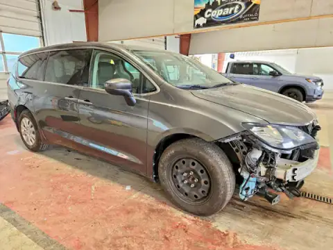 2C4RC1AG6JR139623 — 2018 Chrysler Pacifica, zdjęcie 4 z Copart 05.10.2026, Przód