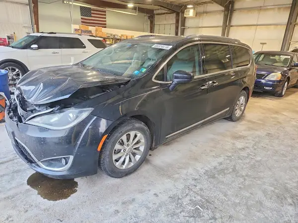 2C4RC1BG2JR133008 — 2018 Chrysler Pacifica, Front end (Front End), before-repair photos