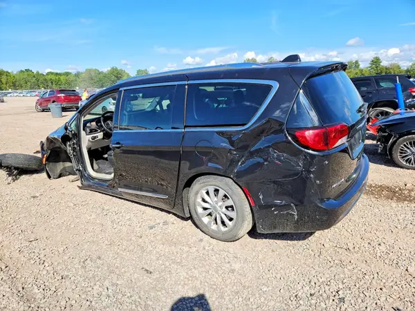 2C4RC1BG5JR152152 — 2018 Chrysler Pacifica, photo 2 from Copart 30.09.2026, Front end
