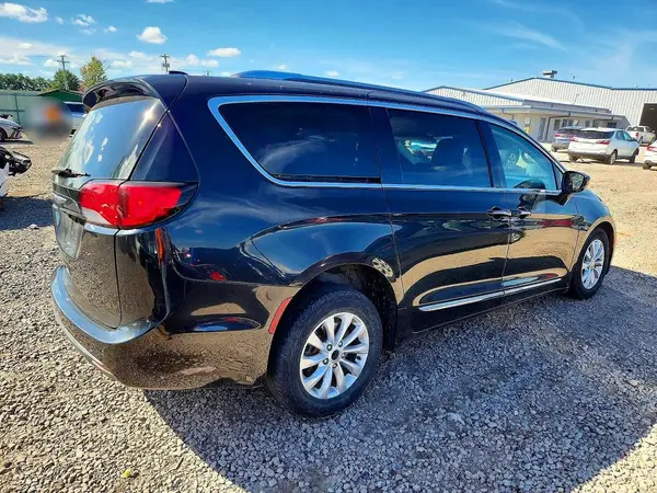 2C4RC1BG5JR152152 — 2018 Chrysler Pacifica, photo 3 from Copart 30.09.2026, Front end