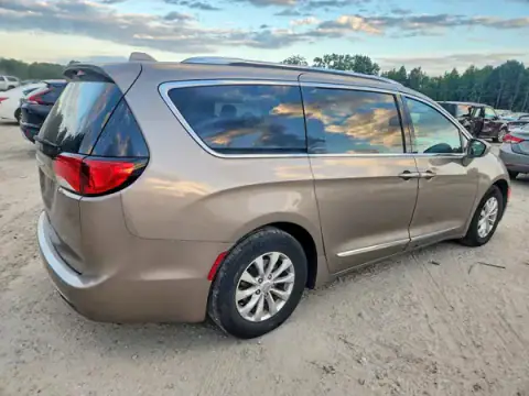 2C4RC1EG9JR116850 — 2018 Chrysler Pacifica, zdjęcie 3 z Copart, Zalanie