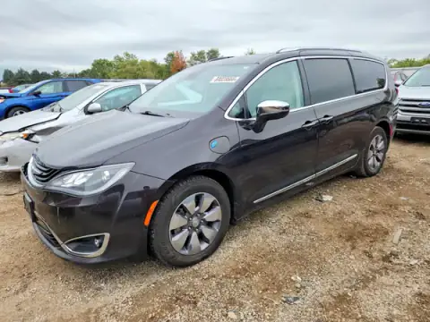2C4RC1N79JR118260 — 2018 Chrysler Pacifica, Front end (Front End), before-repair photos