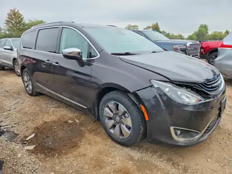 2C4RC1N79JR118260 — 2018 Chrysler Pacifica, zdjęcie 4 z Copart 06.10.2026, Przód