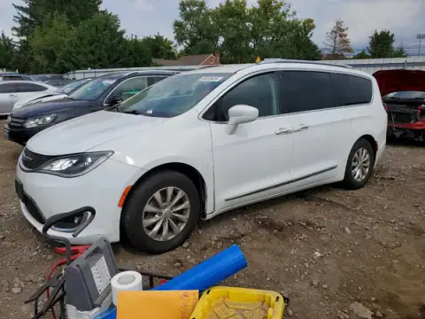 2C4RC1BG0JR124291 — 2018 Chrysler Pacifica, Undercarriage damage (Undercarriage), before-repair photos
