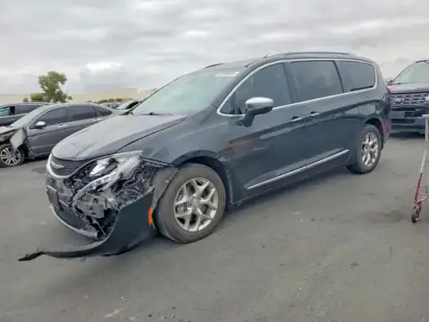 2C4RC1GG2JR273780 Chrysler Pacifica 2018 — Front end damage, before-repair photo