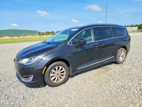 2C4RC1BG0JR290861 — 2018 Chrysler Pacifica, Przód (Front End), zdjęć przed naprawą