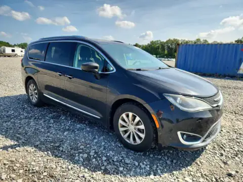2C4RC1BG0JR290861 — 2018 Chrysler Pacifica, zdjęcie 4 z Copart 22.09.2026, Przód