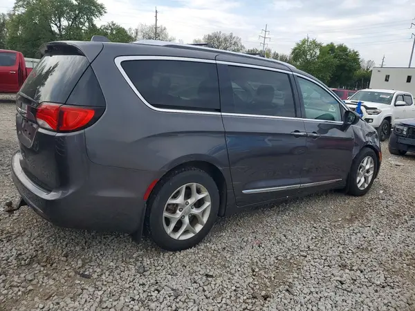 2C4RC1EG8JR315193 — 2018 Chrysler Pacifica, photo 3 from Copart, Front end
