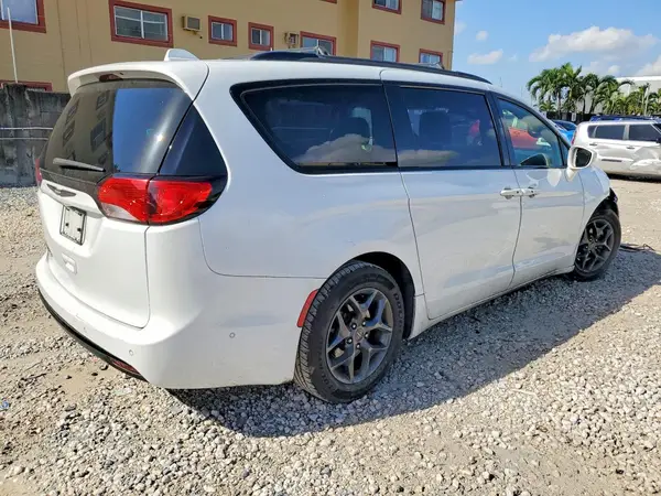 2C4RC1EG3JR197473 — 2018 Chrysler Pacifica, фото 3 с аукциона Copart, Подтопление
