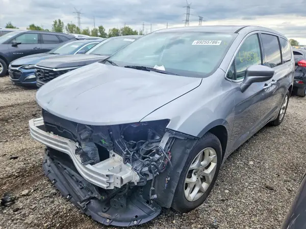 2C4RC1FG5JR125737 — 2018 Chrysler Pacifica, Przód (Front End), zdjęć przed naprawą