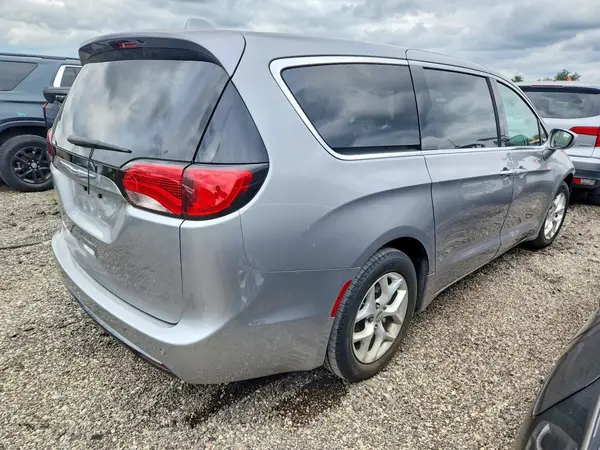 2C4RC1FG5JR125737 — 2018 Chrysler Pacifica, zdjęcie 3 z Copart 20.10.2026, Przód