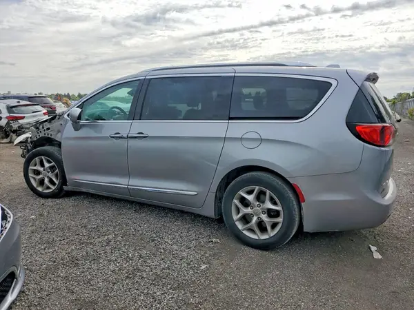2C4RC1EG5JR268835 — 2018 Chrysler Pacifica, photo 2 from Copart 01.10.2026, Front end