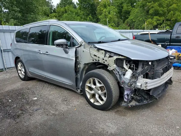2C4RC1EG5JR268835 — 2018 Chrysler Pacifica, photo 4 from Copart 01.10.2026, Front end