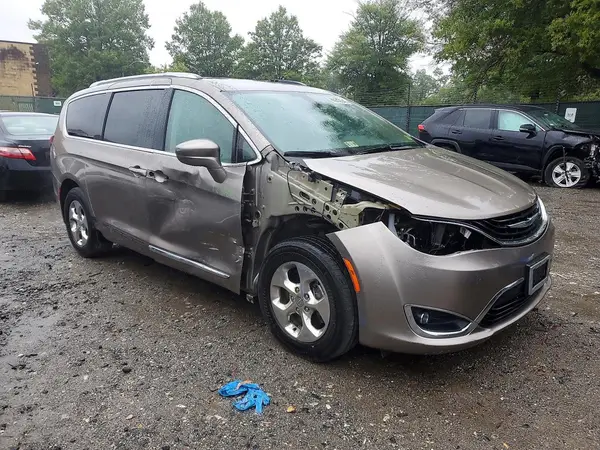2C4RC1L70JR183629 — 2018 Chrysler Pacifica, фото 4 с аукциона Copart, Передняя часть