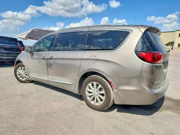 2C4RC1EG9JR139237 — 2018 Chrysler Pacifica, photo 2 from Copart 05.10.2026, Mechanical damage