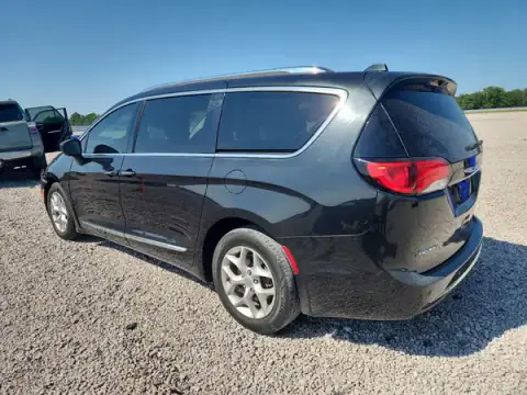 2C4RC1BG7JR277024 — 2018 Chrysler Pacifica, zdjęcie 2 z Copart, Przód