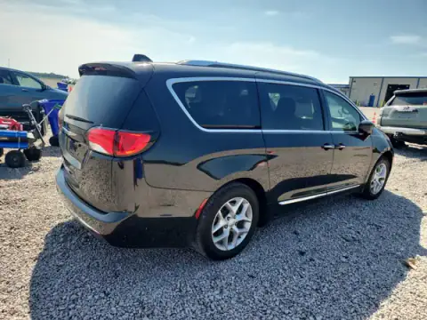2C4RC1BG7JR277024 — 2018 Chrysler Pacifica, zdjęcie 3 z Copart, Przód