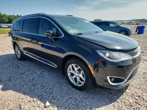 2C4RC1BG7JR277024 — 2018 Chrysler Pacifica, zdjęcie 4 z Copart, Przód