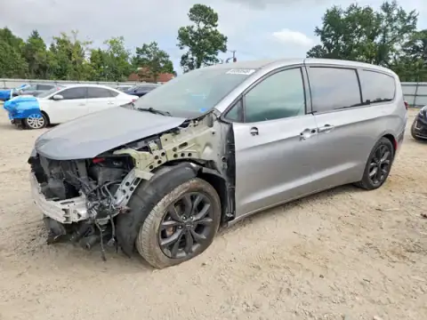 2C4RC1FG8JR228795 Chrysler Pacifica 2018 — Front end damage, before-repair photo