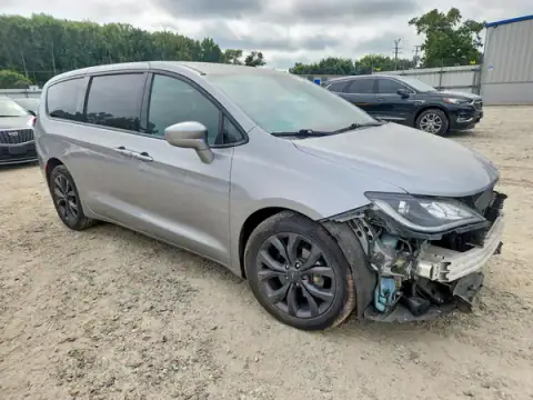 2C4RC1FG8JR228795 — 2018 Chrysler Pacifica, фото 4 з Copart, Передня частина