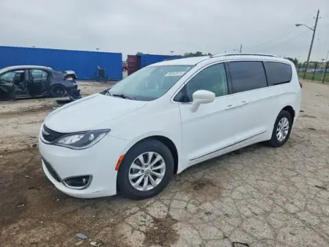 2C4RC1EG1JR234584 — 2018 Chrysler Pacifica, Historia uszkodzeń (Damage History), zdjęć przed naprawą