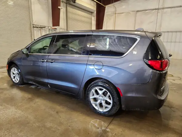 2C4RC1FG2JR101864 — 2018 Chrysler Pacifica, photo 2 from Copart, Front end