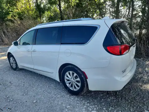 2C4RC1BG5JR217131 — 2018 Chrysler Pacifica, zdjęcie 2 z Copart 06.10.2026, Bok