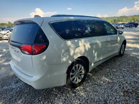 2C4RC1BG5JR217131 — 2018 Chrysler Pacifica, zdjęcie 3 z Copart 06.10.2026, Bok