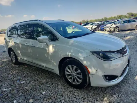 2C4RC1BG5JR217131 — 2018 Chrysler Pacifica, zdjęcie 4 z Copart 06.10.2026, Bok