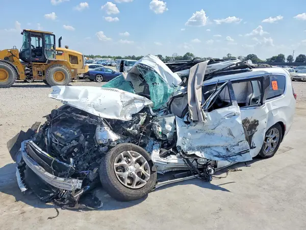 2C4RC1GGXJR272425 Chrysler Pacifica 2018 — повреждение Повреждения со всех сторон, фото до ремонта