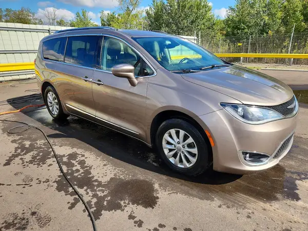 2C4RC1EG1JR110914 — 2018 Chrysler Pacifica, zdjęcie 4 z Copart, Drobne wgniecenia i rysy