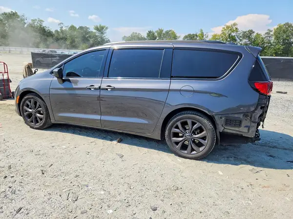 2C4RC1BG8JR167163 — 2018 Chrysler Pacifica, zdjęcie 2 z Copart, Tył