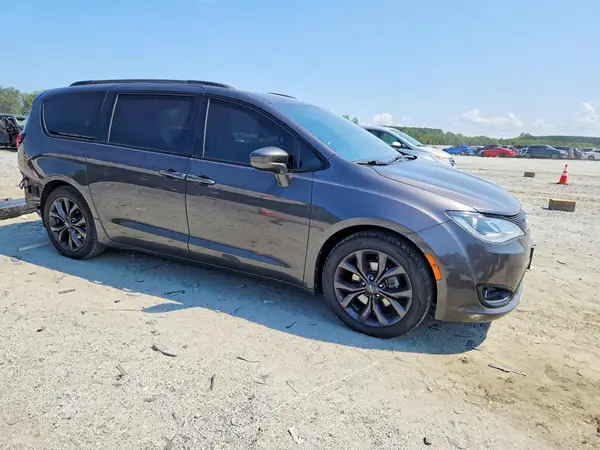 2C4RC1BG8JR167163 — 2018 Chrysler Pacifica, zdjęcie 4 z Copart, Tył