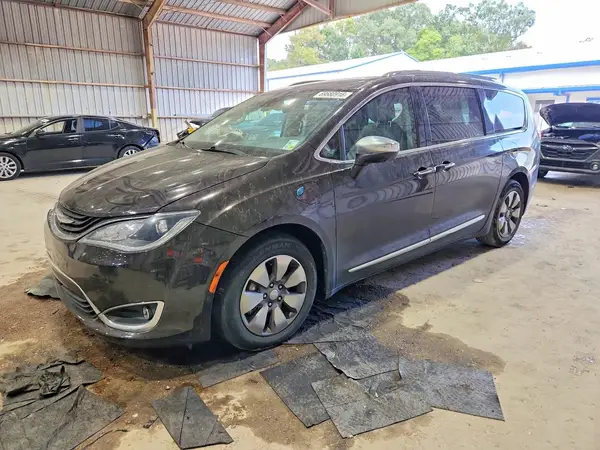 2C4RC1N77JR127149 Chrysler Pacifica 2018 — Front end damage, before-repair photo