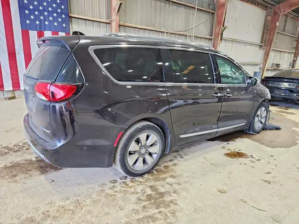 2C4RC1N77JR127149 — 2018 Chrysler Pacifica, photo 3 from Copart, Front end