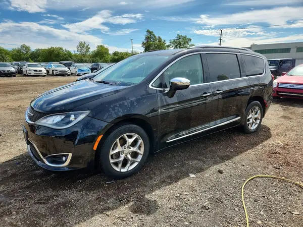 2C4RC1GG4JR121225 Chrysler Pacifica 2018 — Rear end damage, before-repair photo