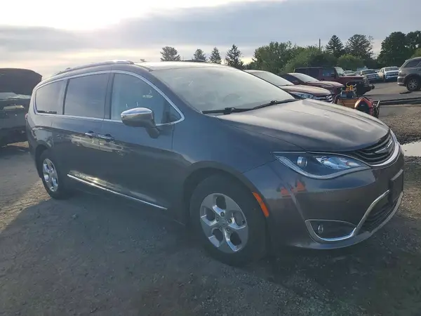 2C4RC1N70JR230526 — 2018 Chrysler Pacifica, photo 4 from Copart 02.10.2026, Side